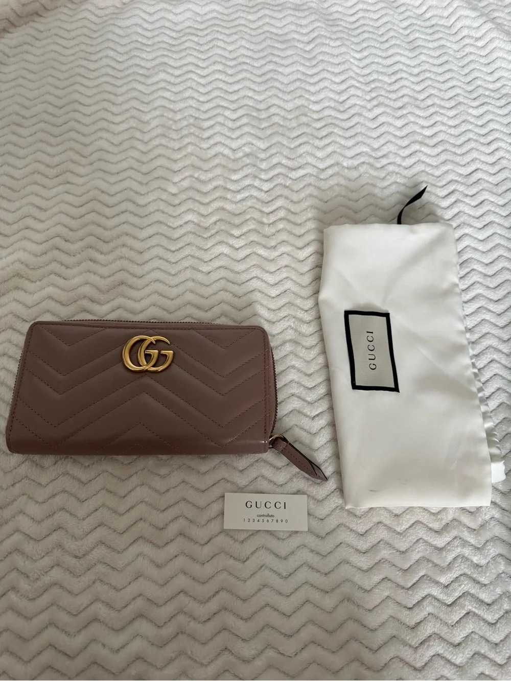 Gucci Mauve Taupe Chevron Quilted GG Zip Wallet with Gold Hardware